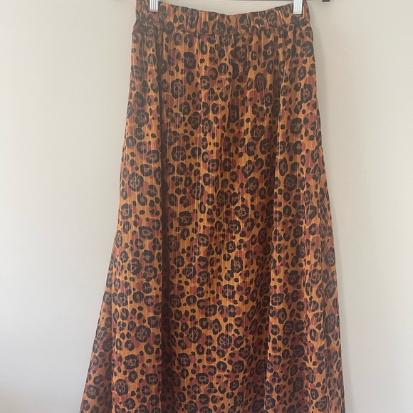 LEOPARD PRINT MAXI SKIRT!! - Picture 7 of 8